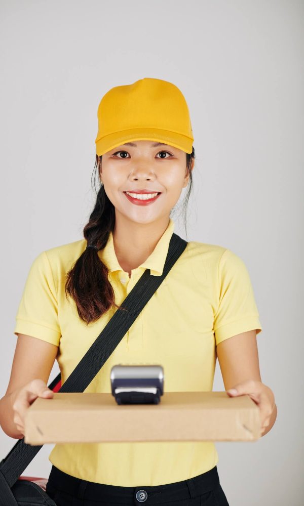 courier-delivering-pizza-1.jpg